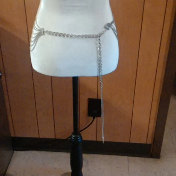 Frederick's of Hollywood Beautiful chain belt total length 44" - Picture 4 of 4